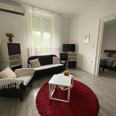 Apartment Milijana Subotica Exteriör bild