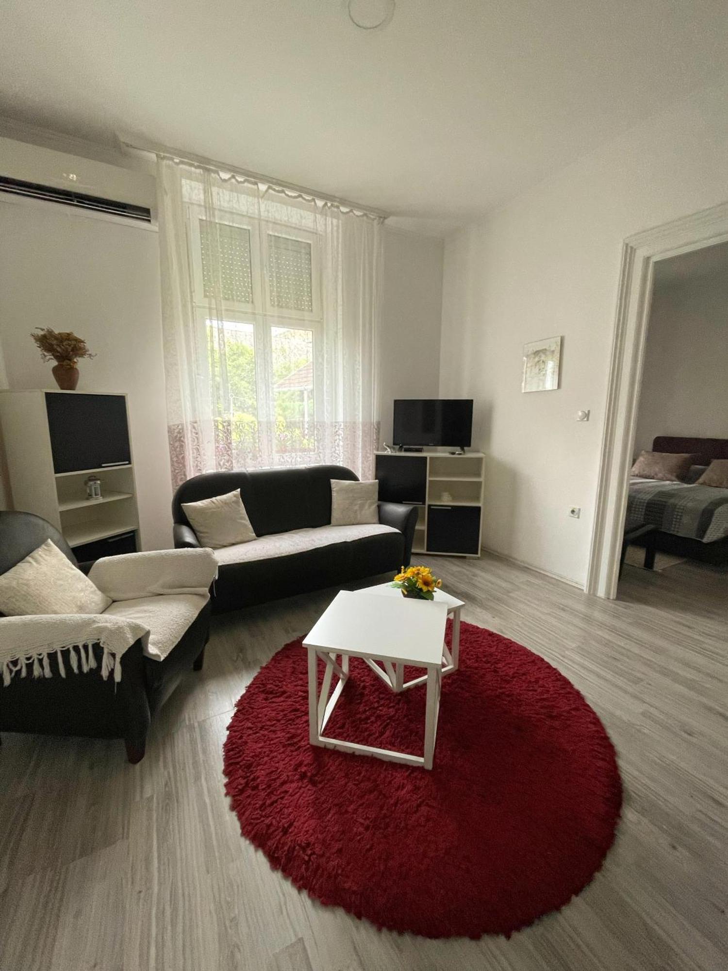 Apartment Milijana Subotica Exteriör bild